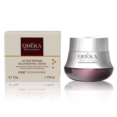 Waktu Malam Digunakan Vitamin C Beauty Peptide Cream untuk Merah Putih Ukuran Reguler