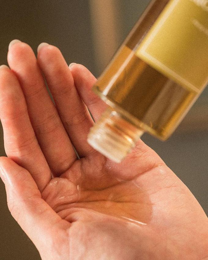 Serum Ekstrak Mugwort Pria untuk Menyenangkan Kulit Sensitif Mengurangi Kemerahan dan Hidrasi 3