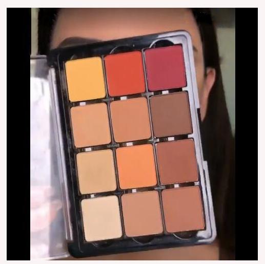 Glitter Metallic Campuran Warna Eye Shadow Palette Elegant Satin Matte Bahan Mineral 1